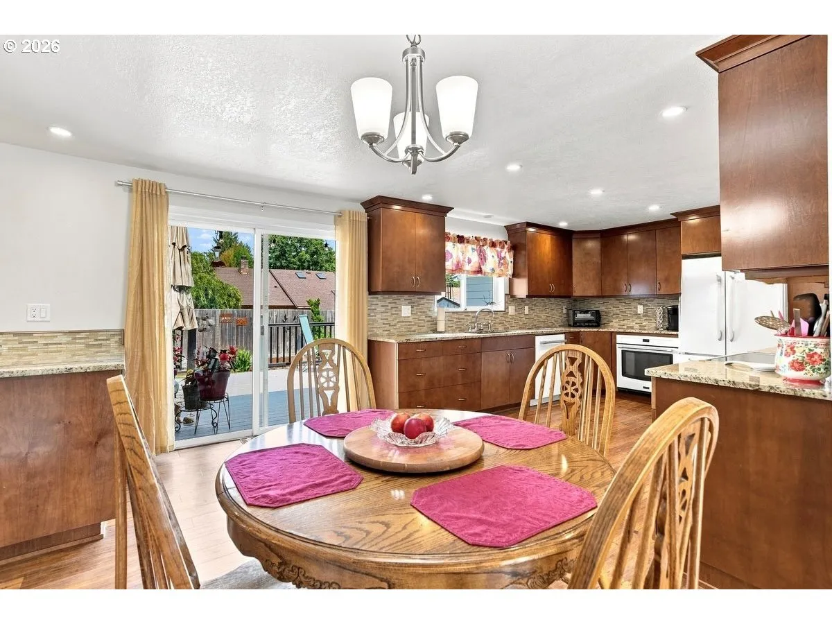 Kitchen-Eating Area