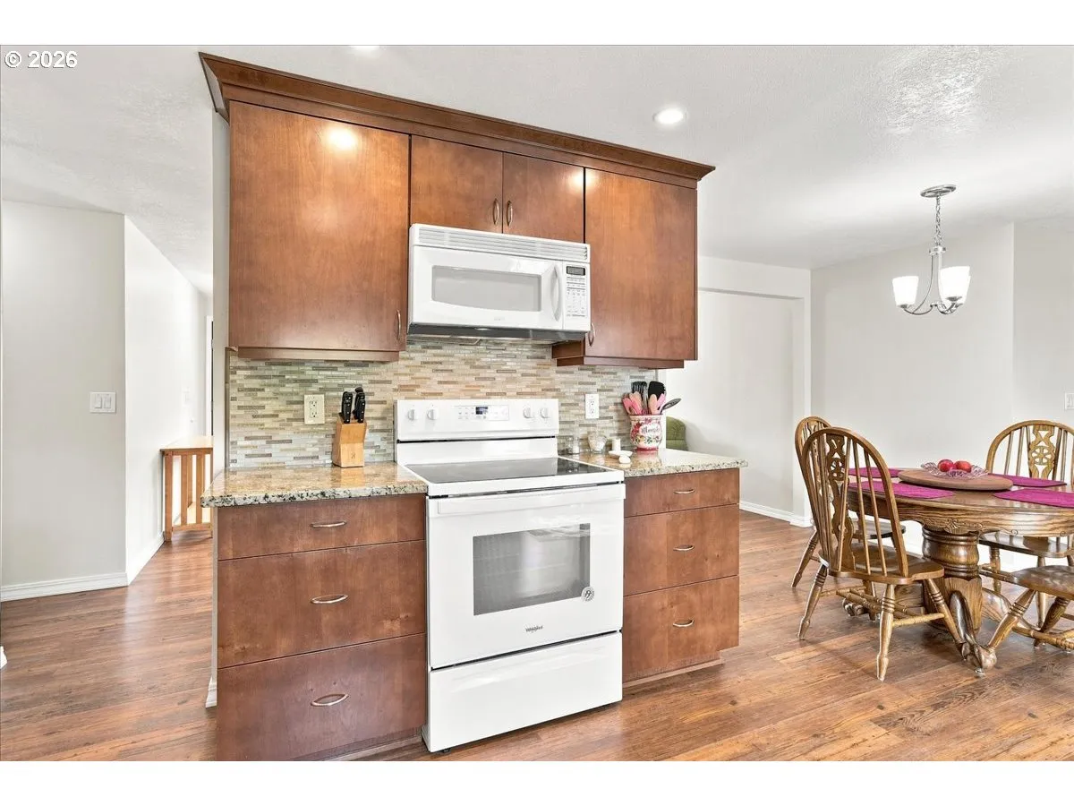 Kitchen-Eating Area