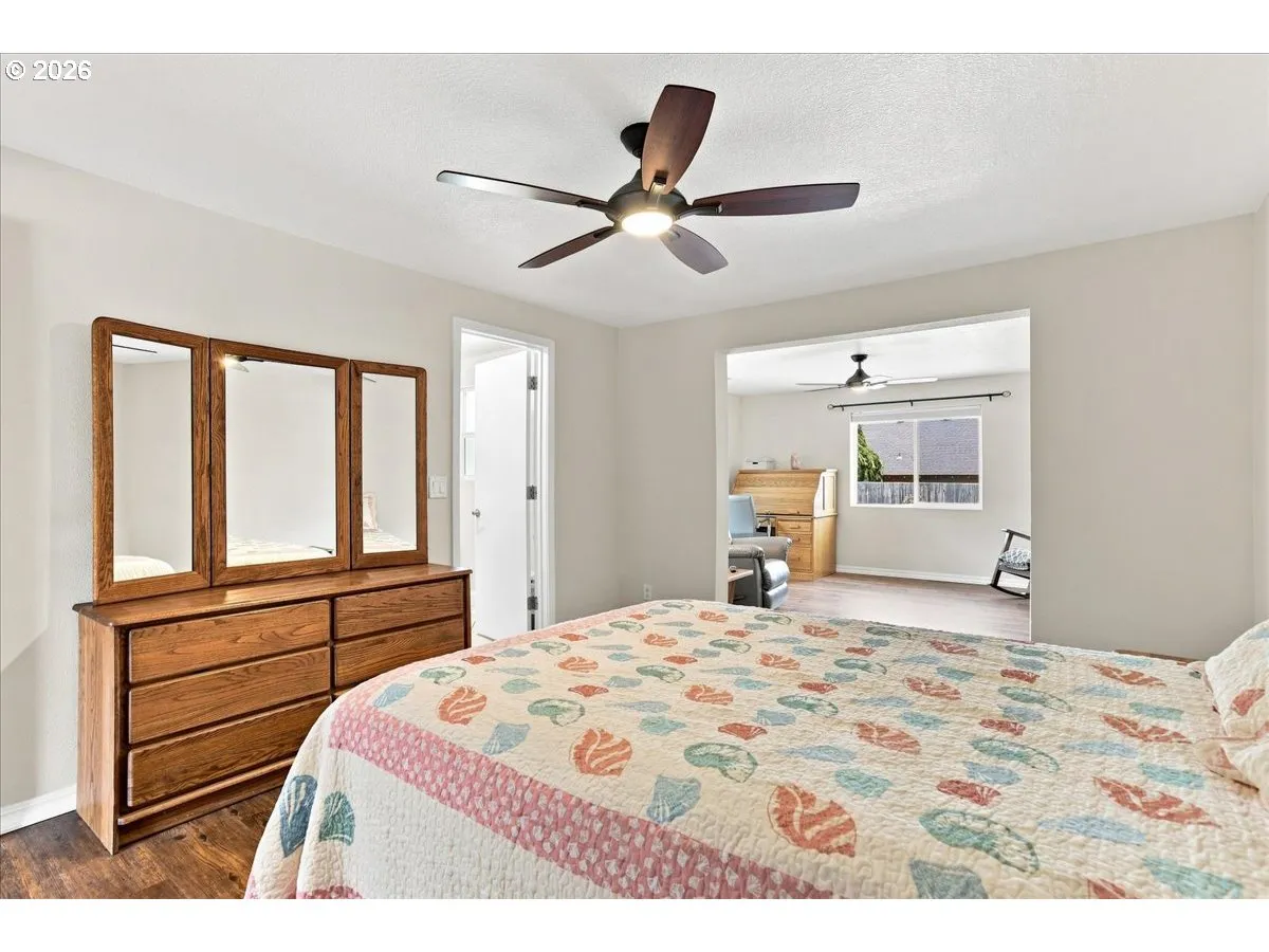 Bedroom, Primary