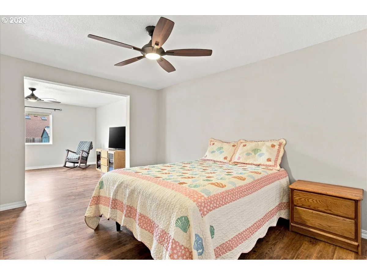 Bedroom, Primary