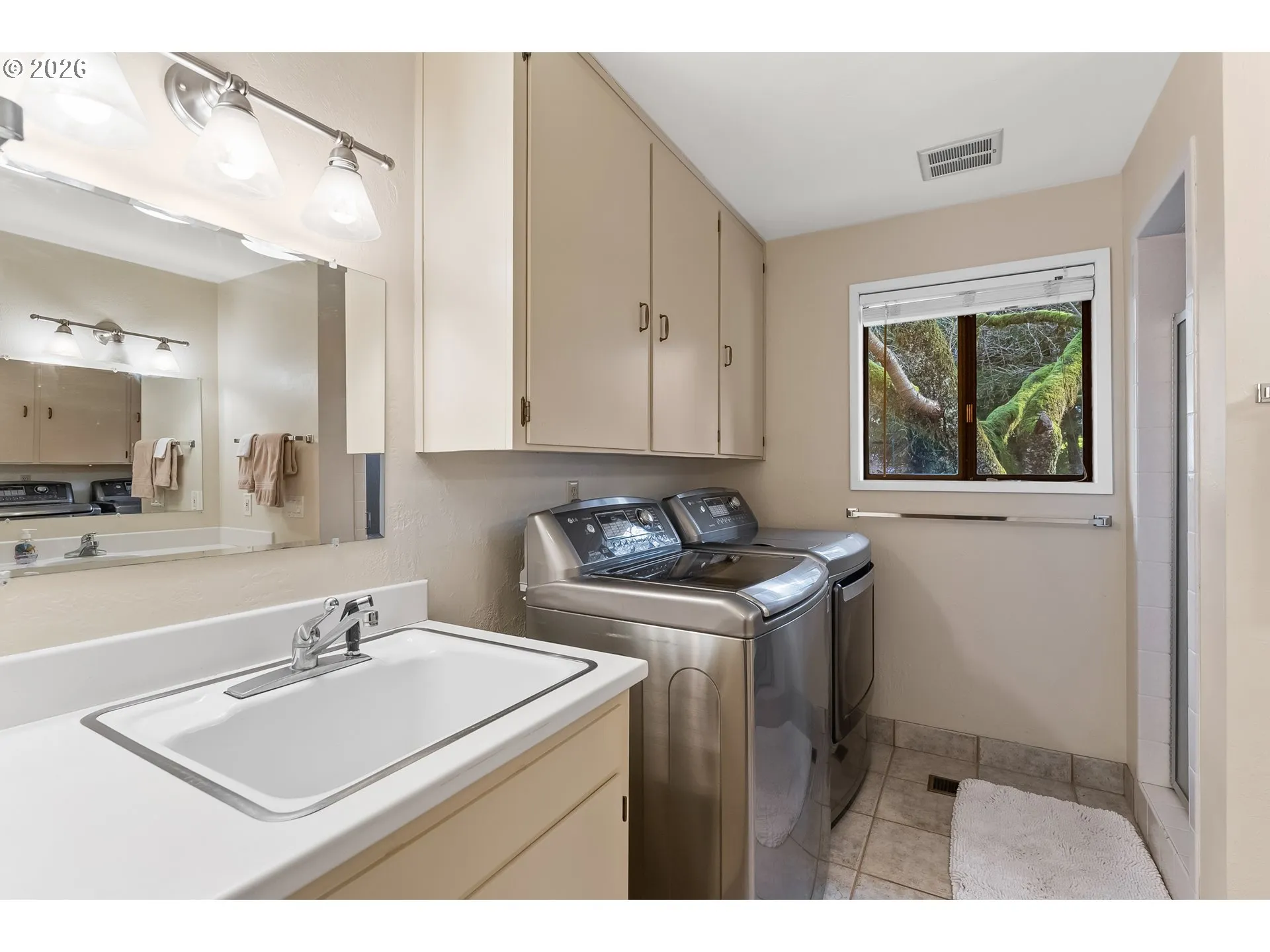 Bathroom-Walk in Shower