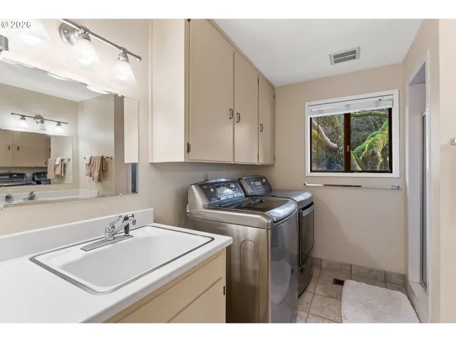 Bathroom-Walk in Shower