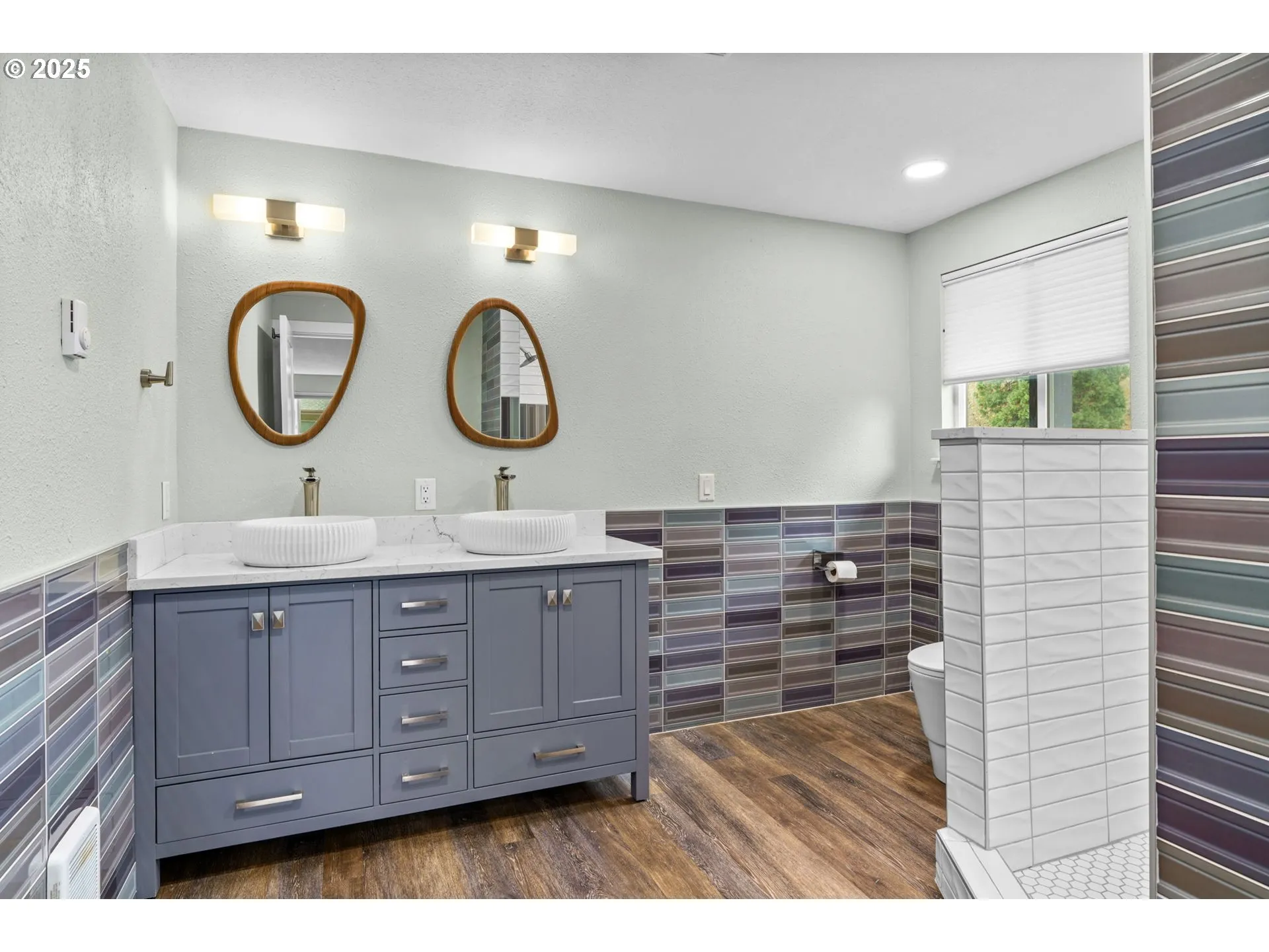 Bathroom, Attached-Walk-In Closet