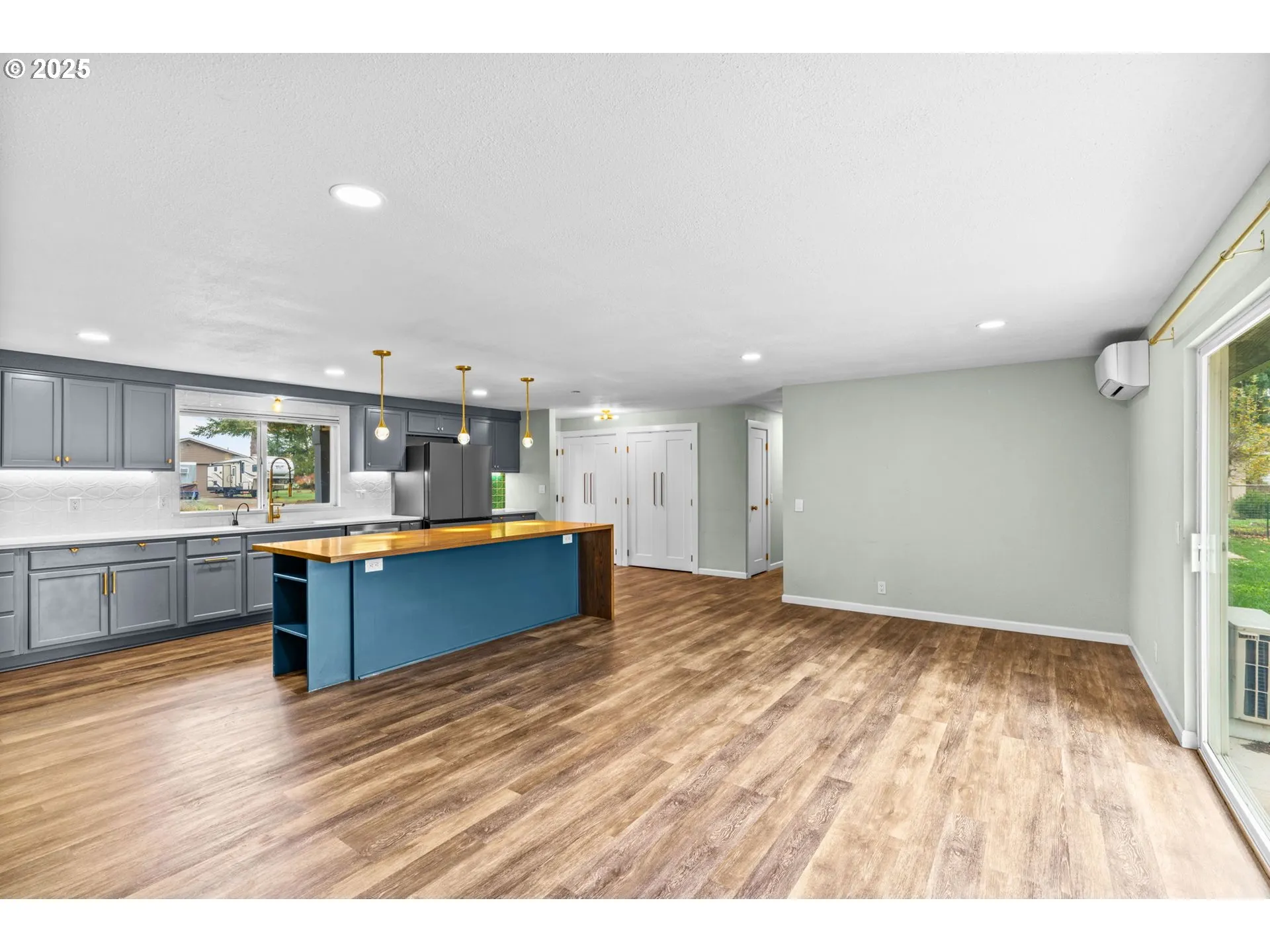 Living Room/Dining Room