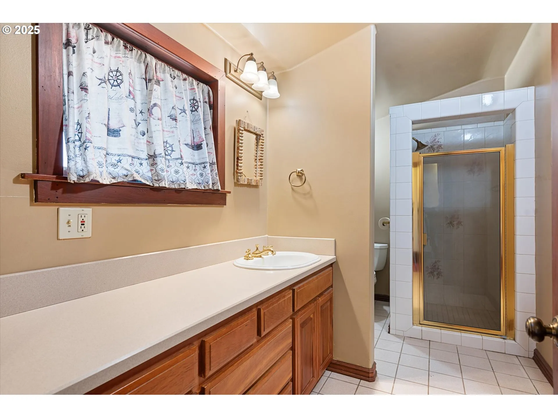 Bathroom-Upper