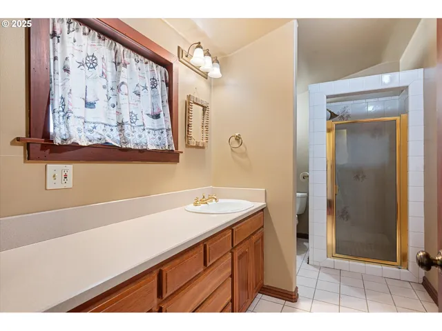 Bathroom-Upper