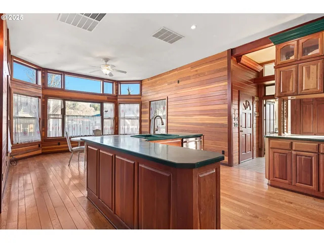 Kitchen-Eating Area