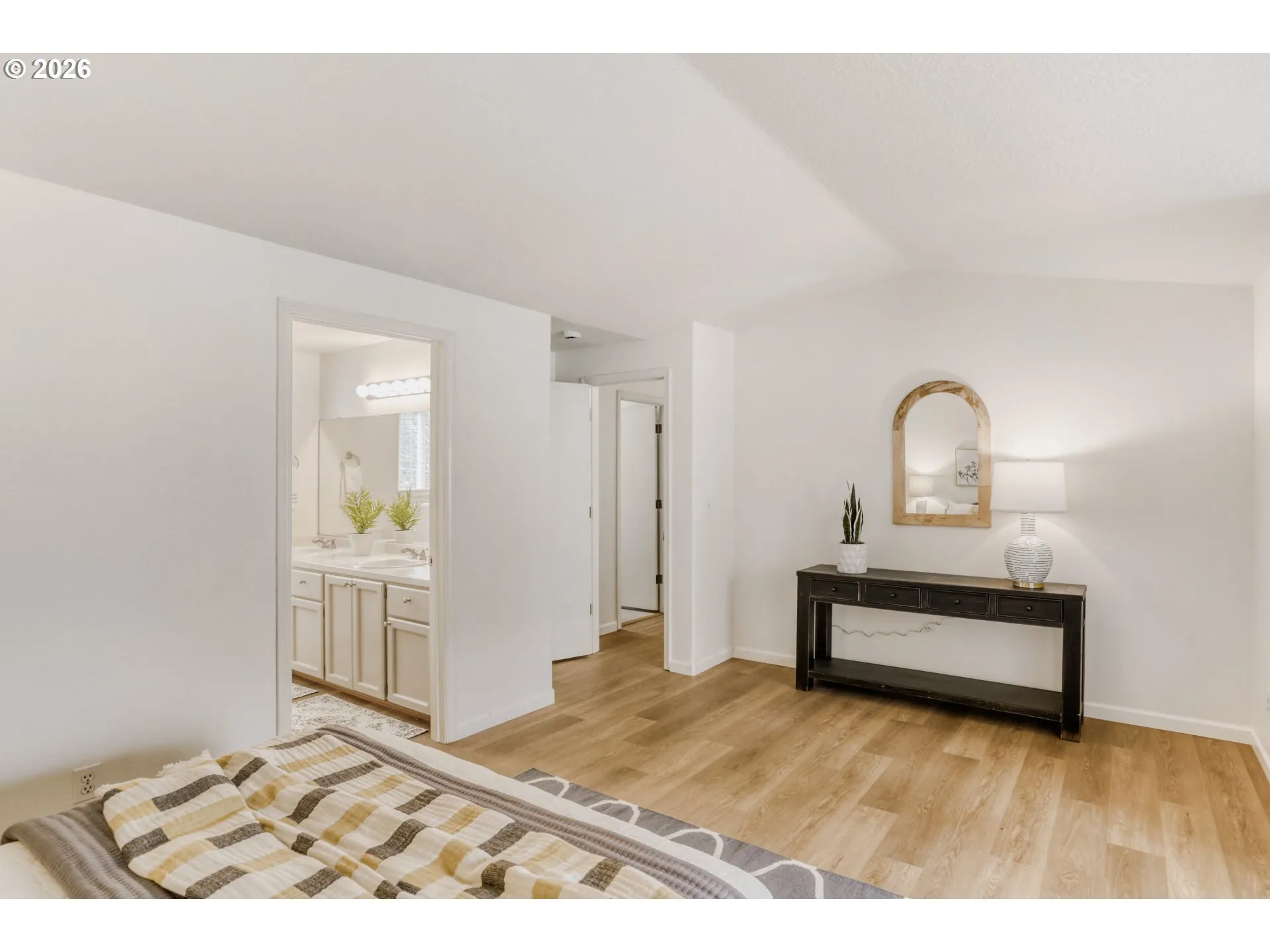 Bedroom, Primary-Upper