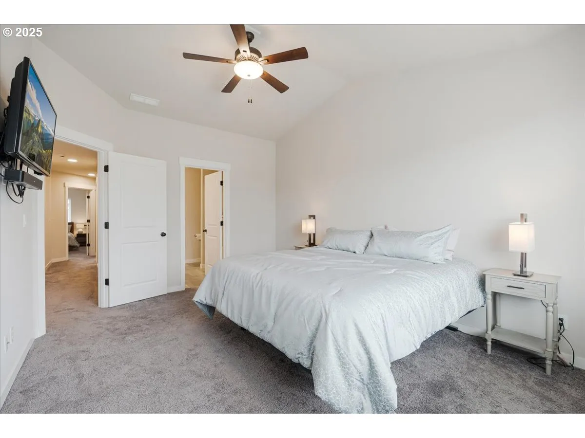Bedroom, Primary-Ceiling Fan