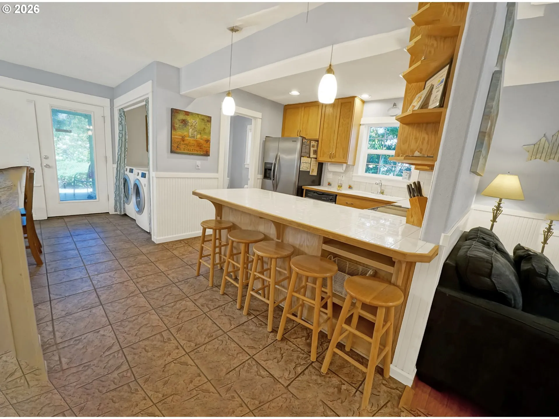 Kitchen-Breakfast Bar