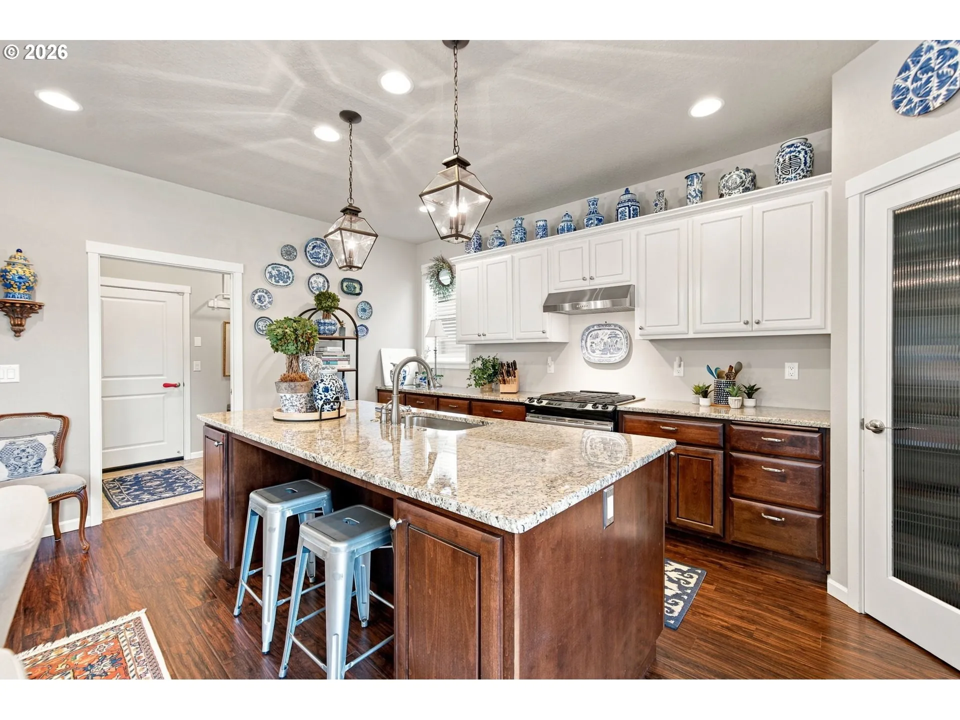 Kitchen-Breakfast Bar