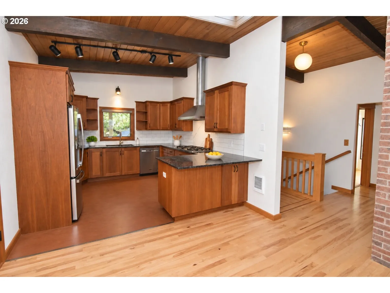 Kitchen-Breakfast Bar