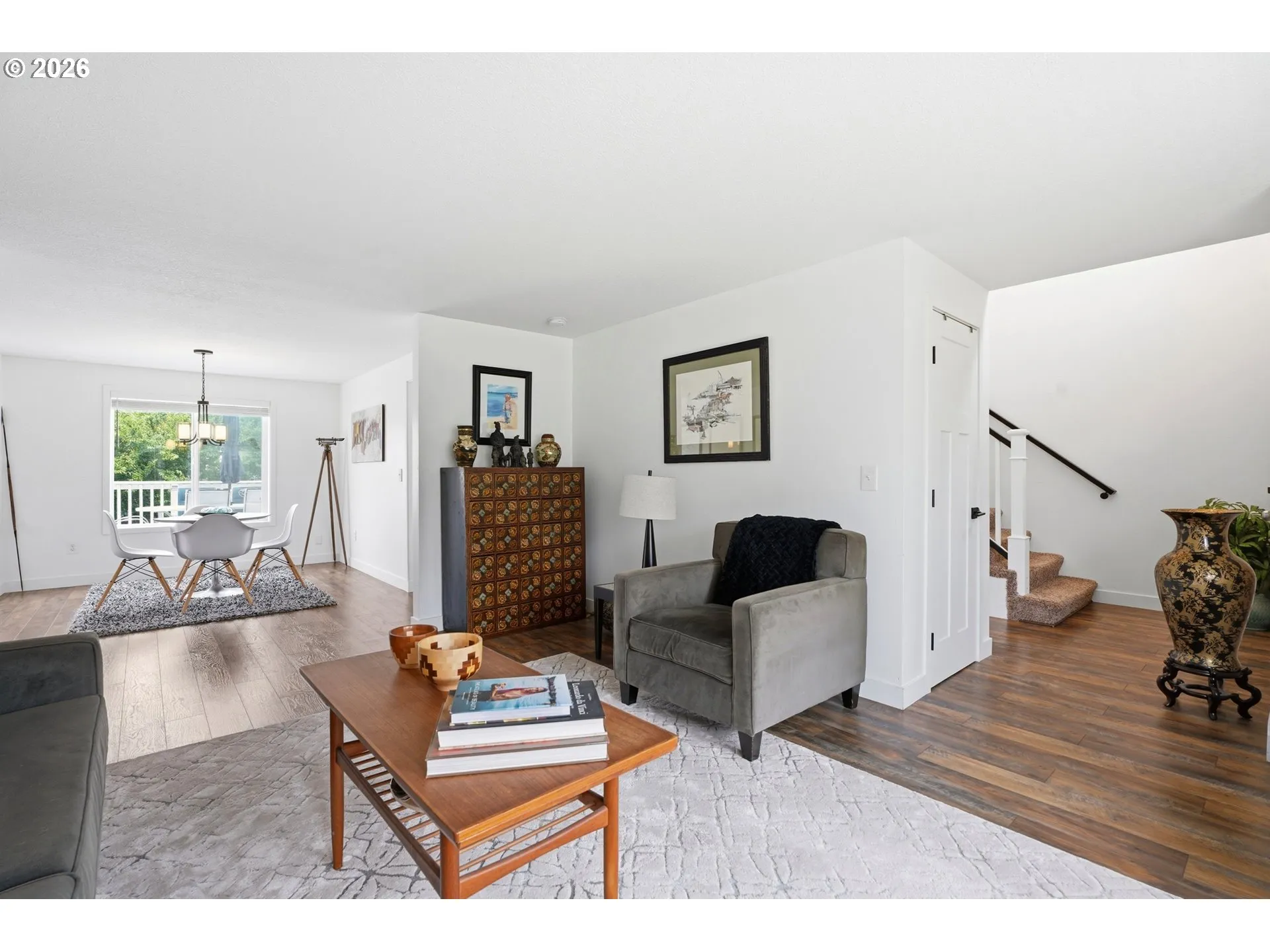 Living Room/Entrance