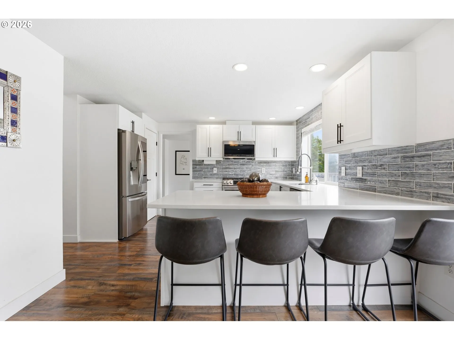Kitchen-Breakfast Bar