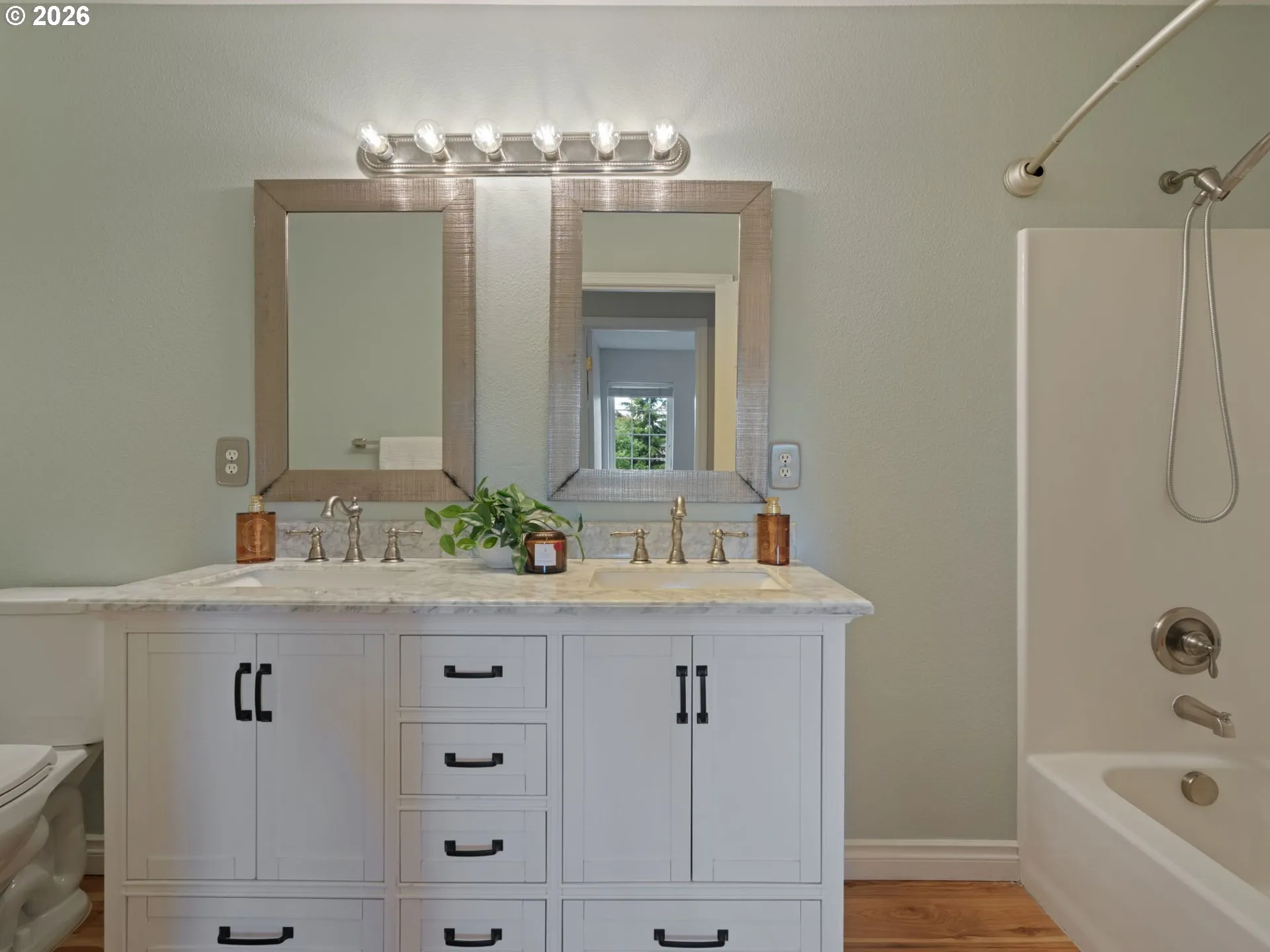 Bathroom-Upper