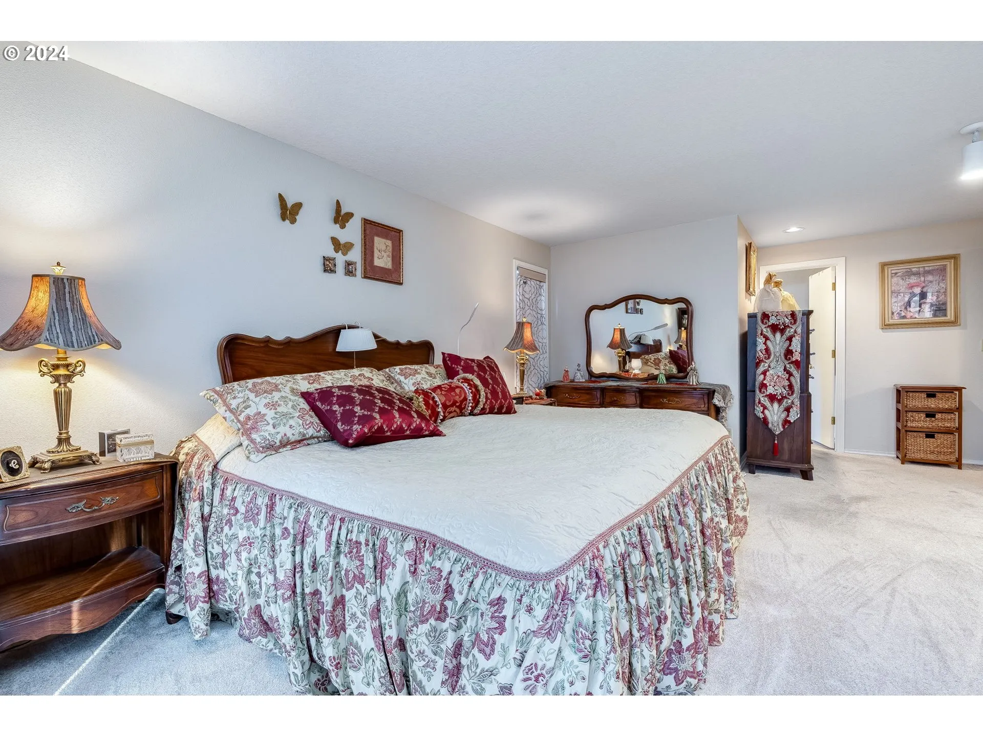 Bedroom, Owner's Suite-Main