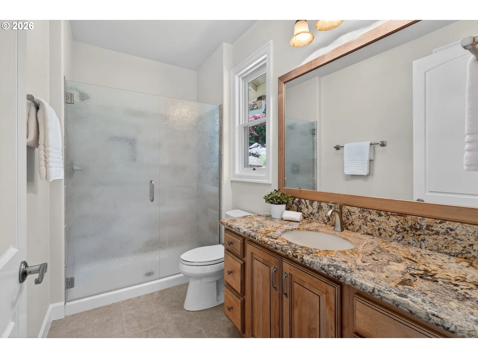 Bedroom-Full Bathroom