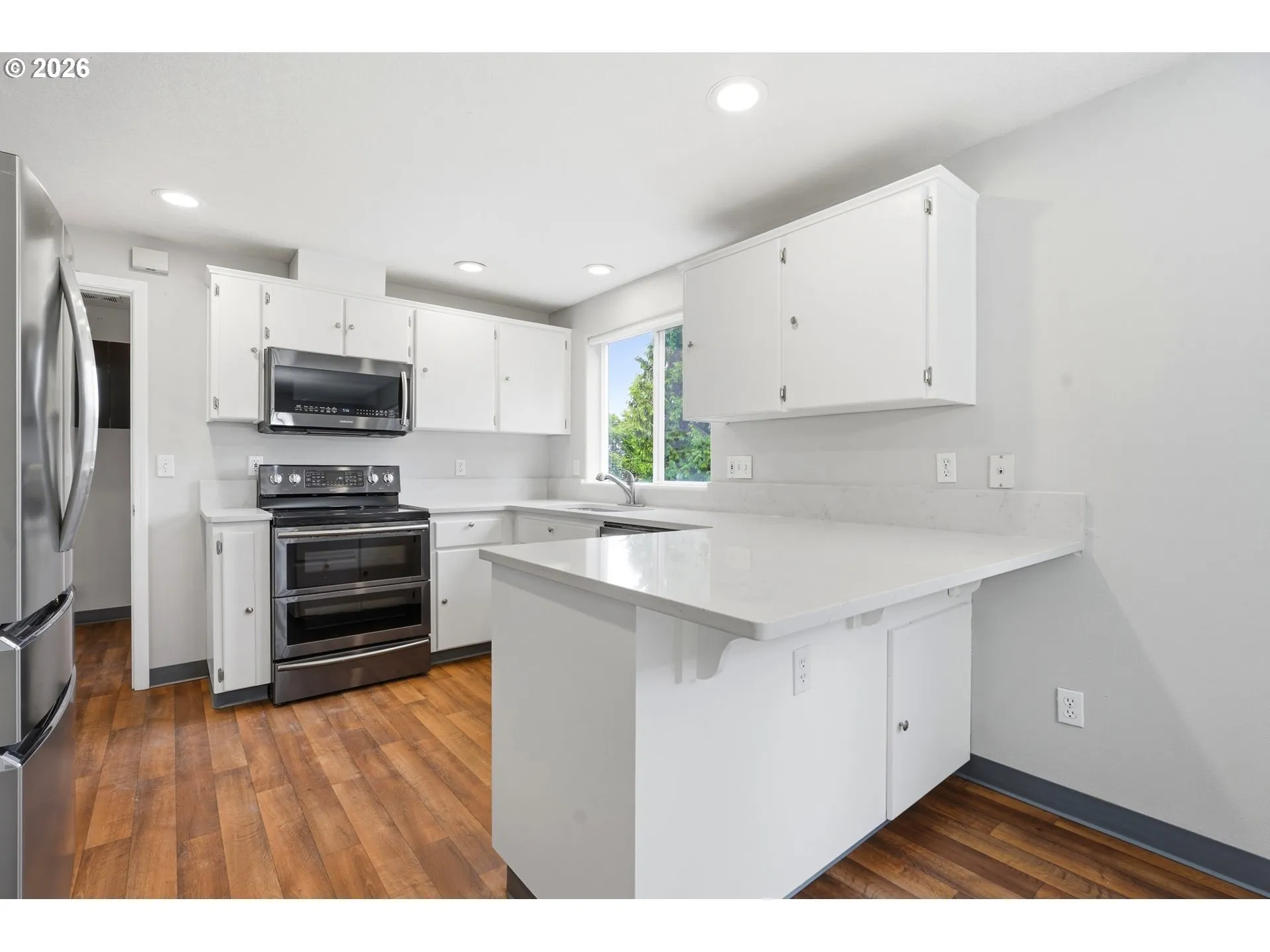 Kitchen-Breakfast Bar