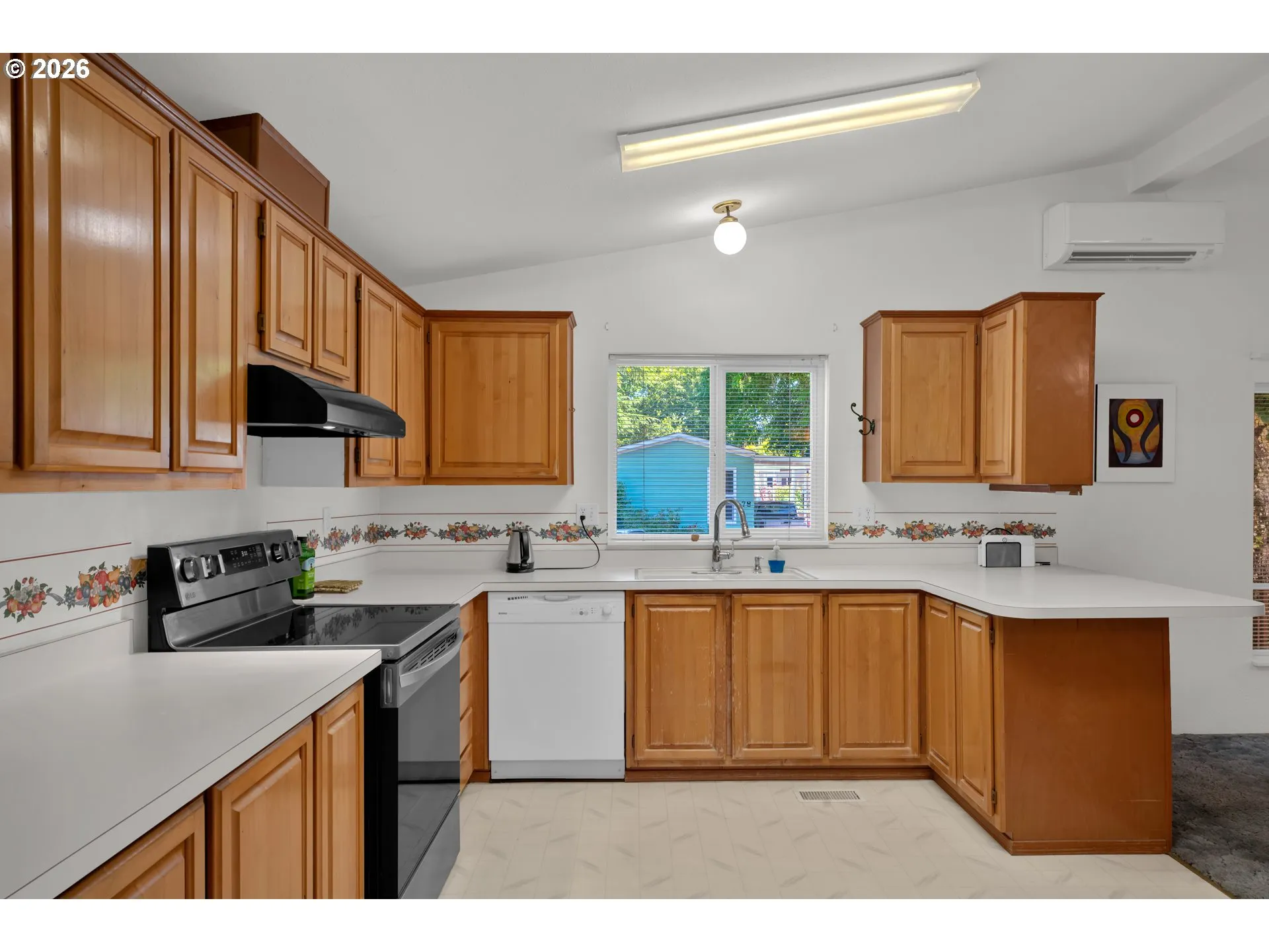 Kitchen-Breakfast Bar