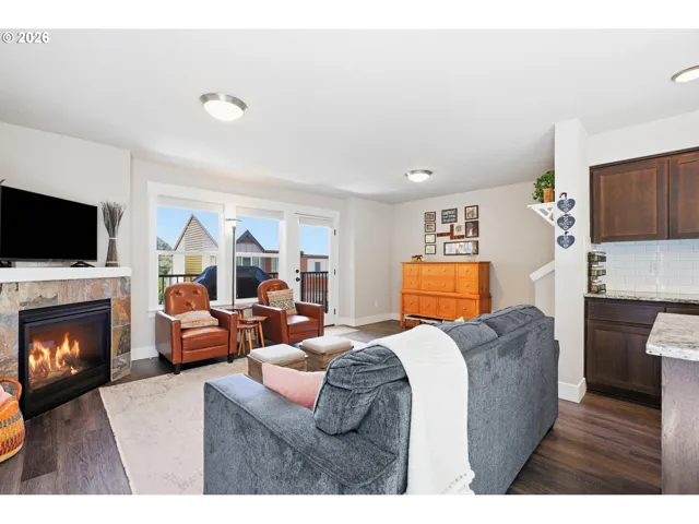 Living Room-Fireplace