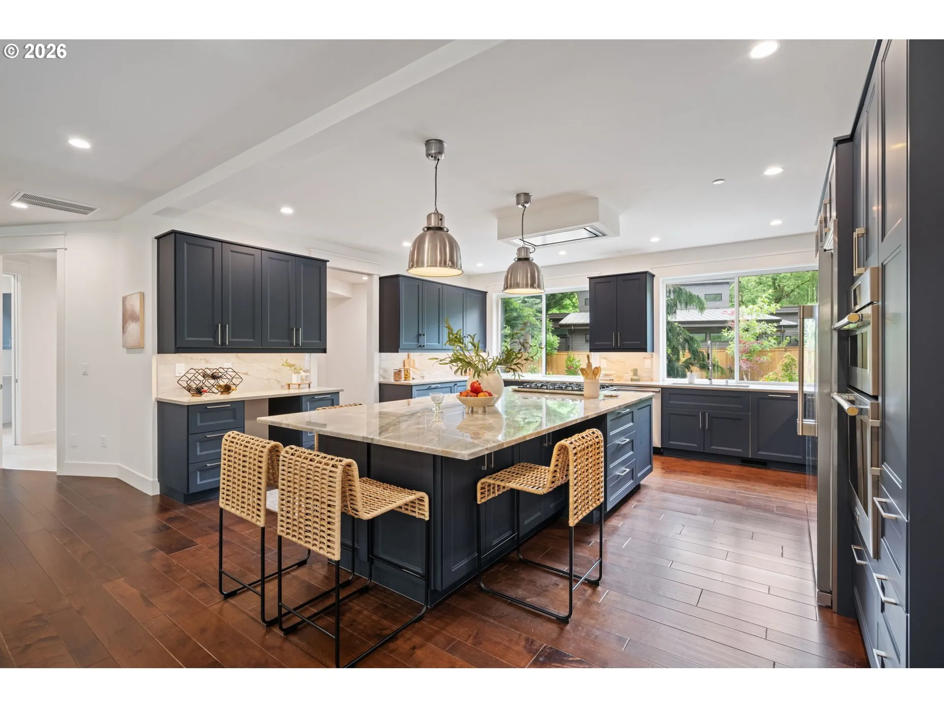 Kitchen-Breakfast Bar