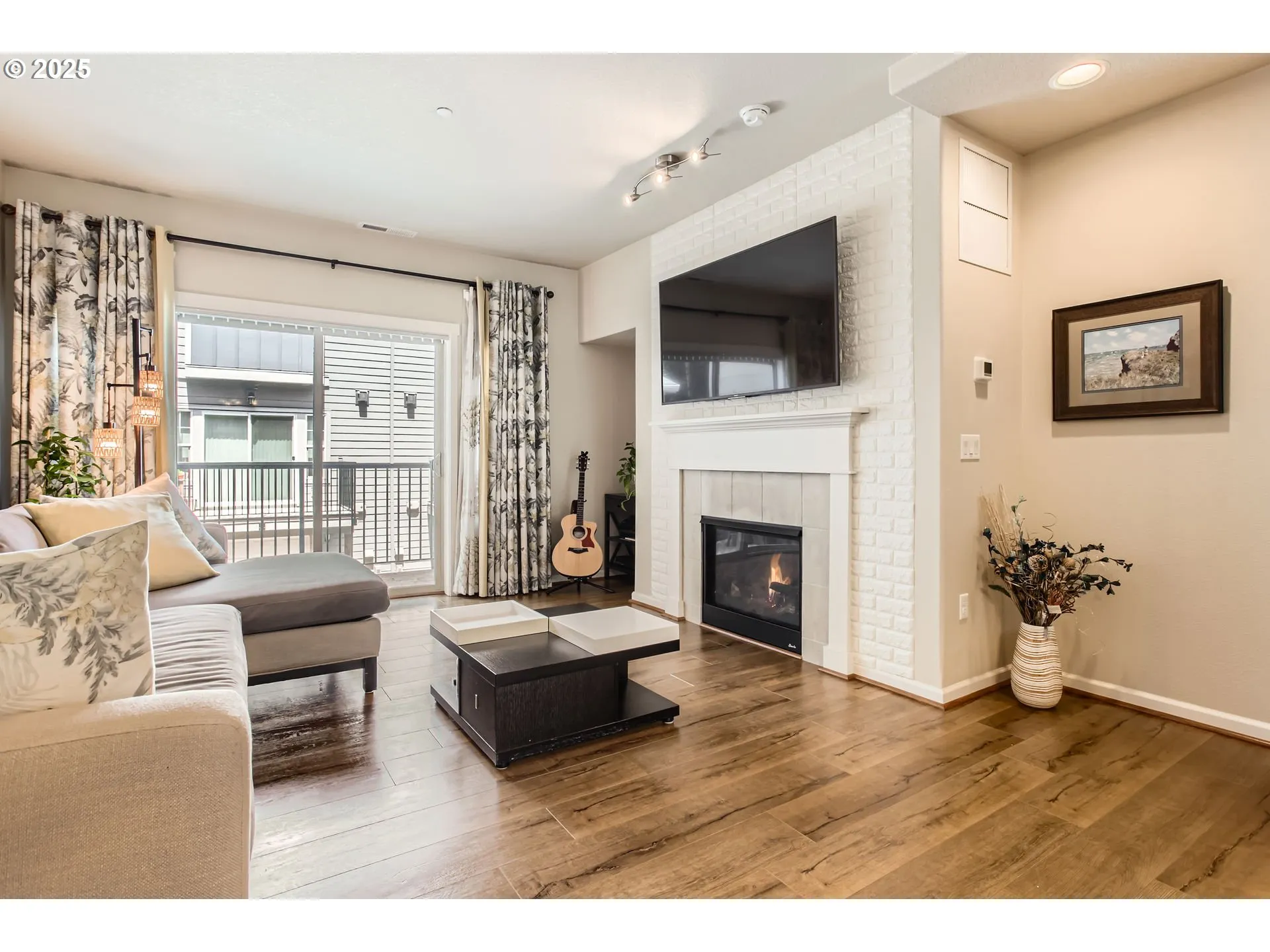 Living Room-Fireplace