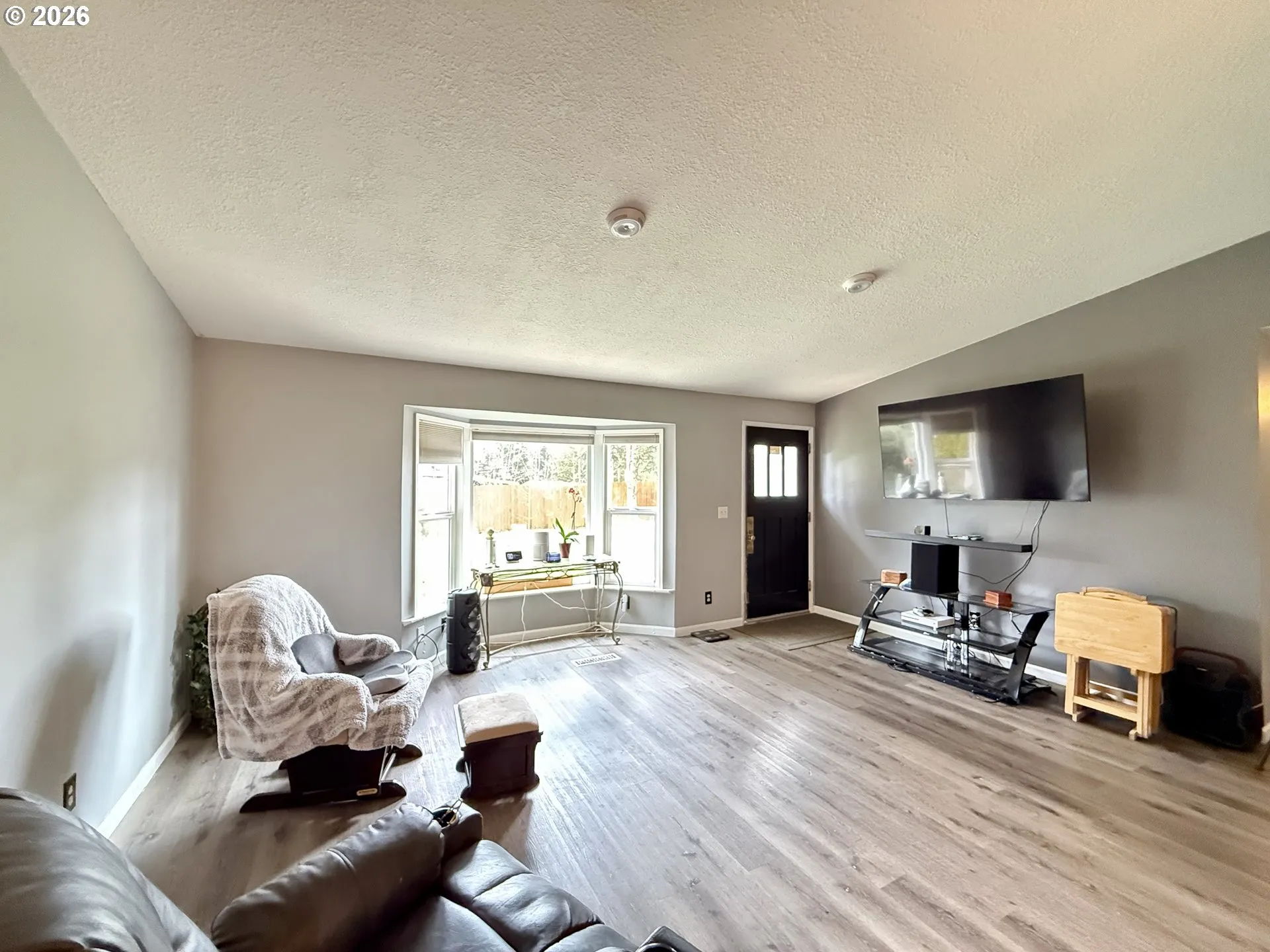Living Room-Vaulted Ceilings