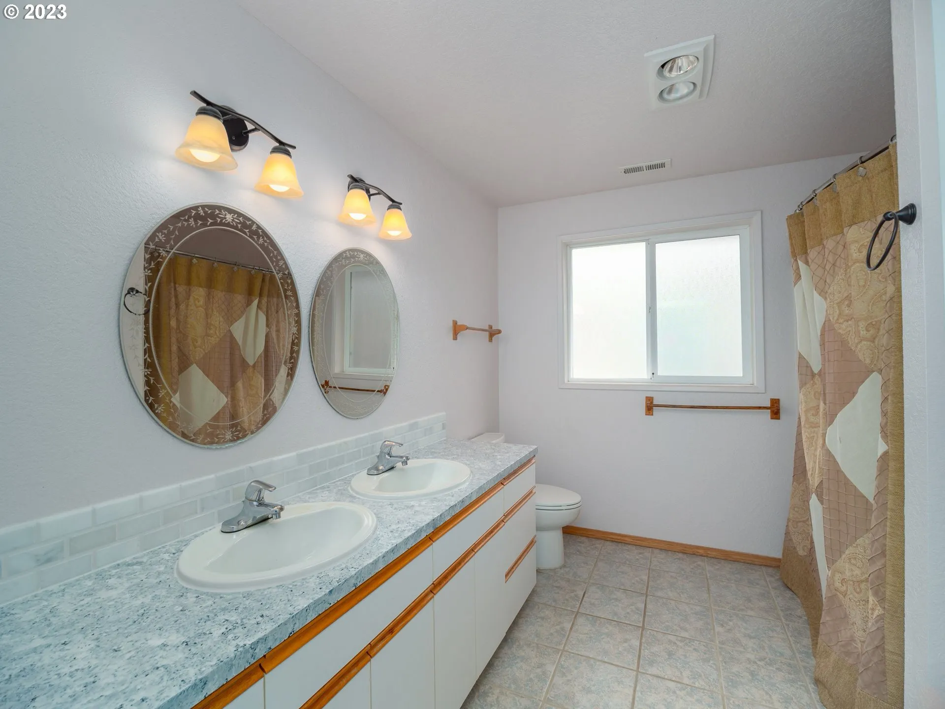 Bathroom-Upper