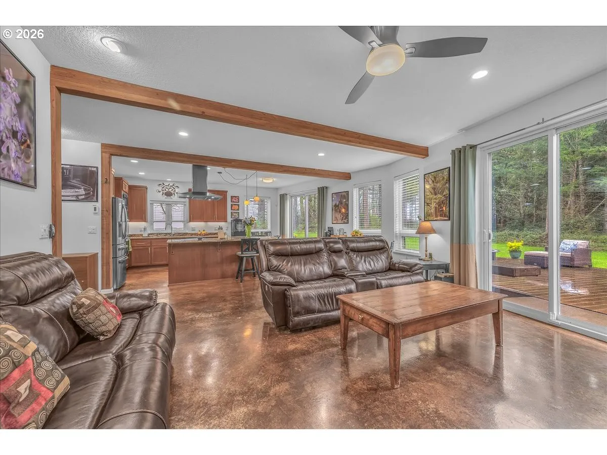 Living Room-Ceiling Fan