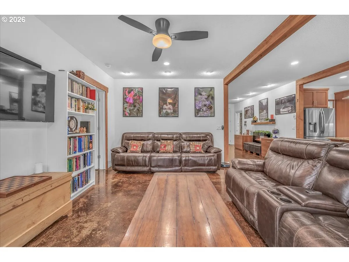 Living Room-Ceiling Fan
