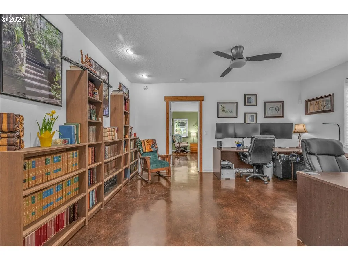 Den/Office-Ceiling Fan