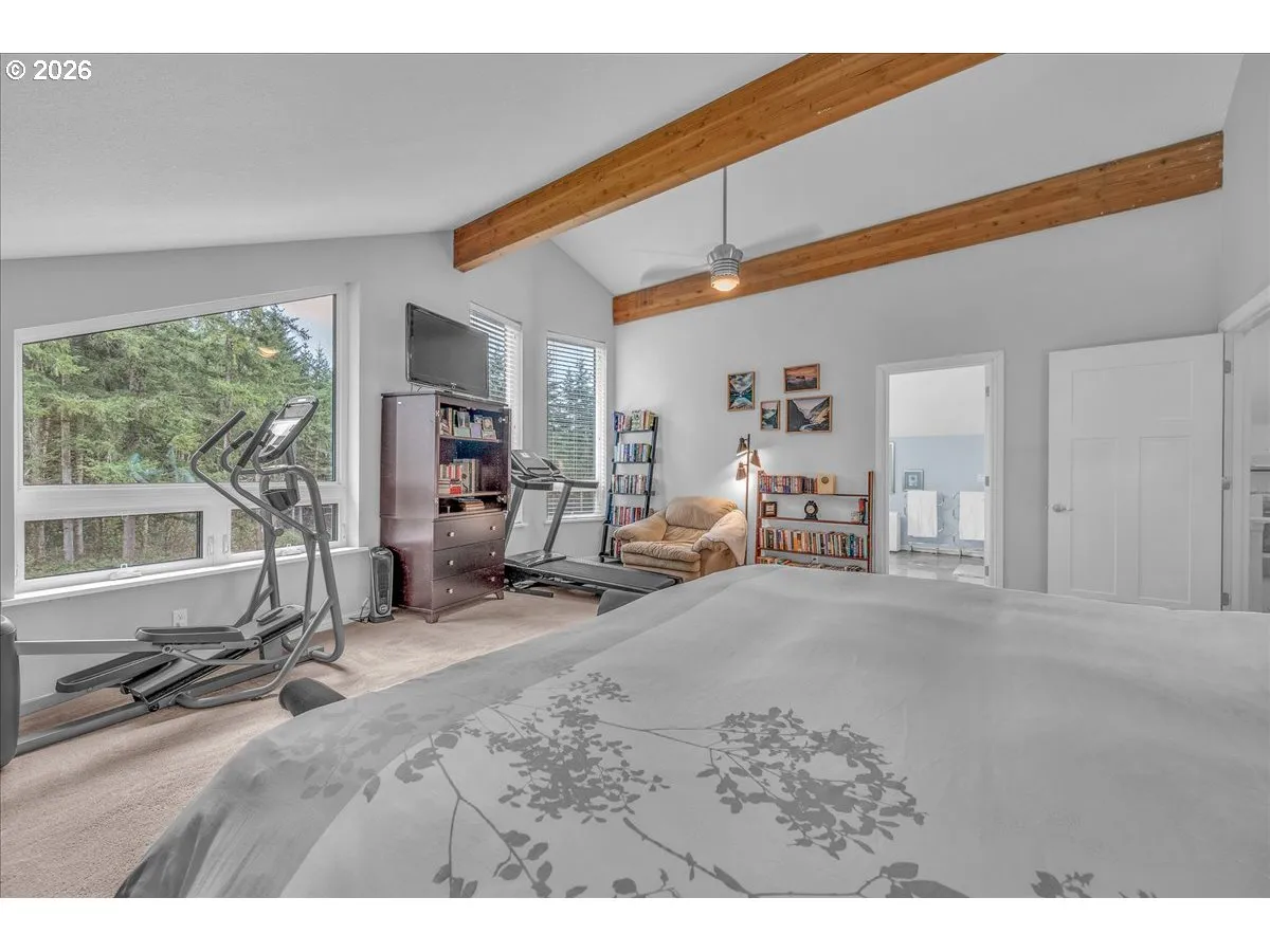 Bedroom, Owner's Suite-Vaulted Ceilings