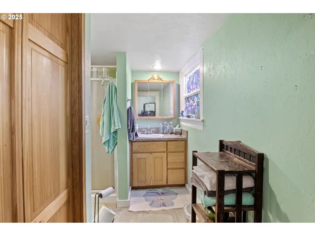 Bathroom, Attached