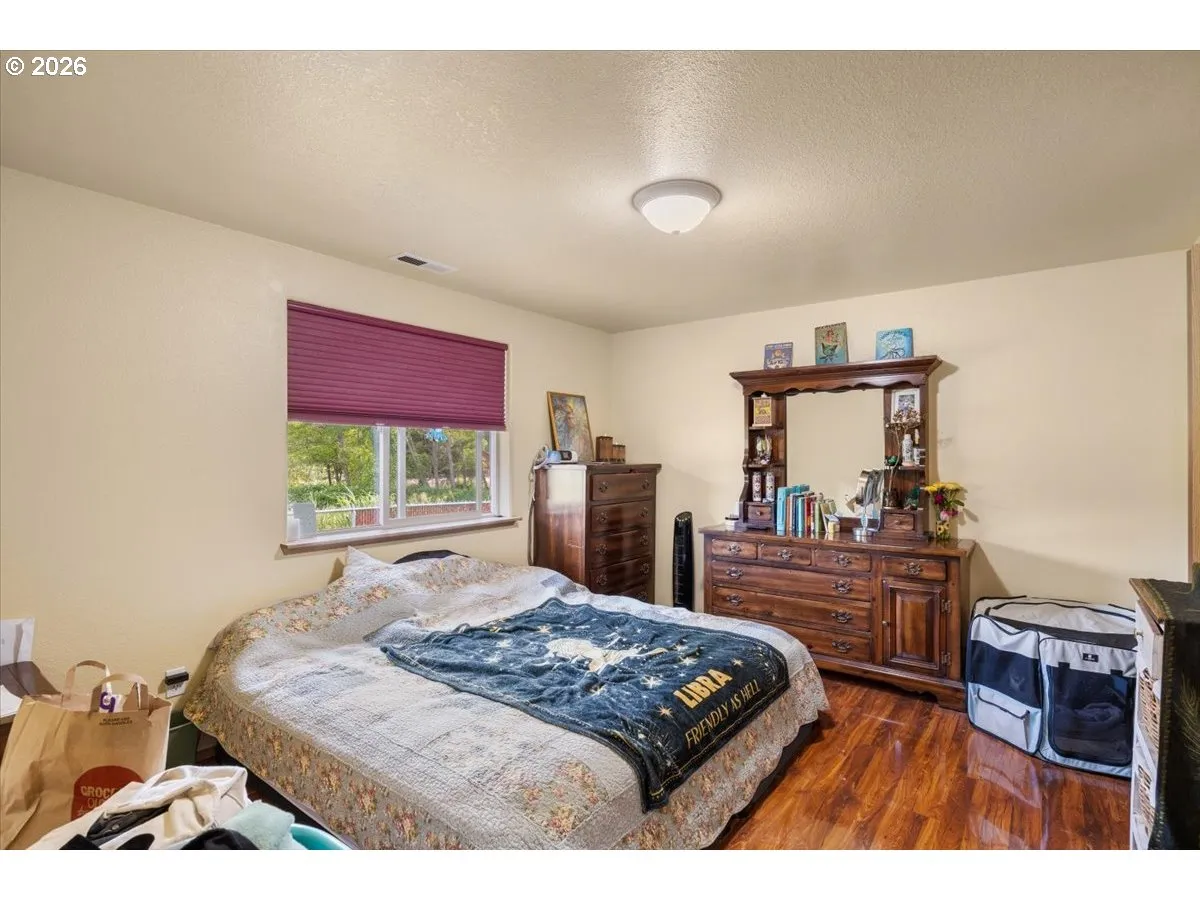 Bedroom, Primary