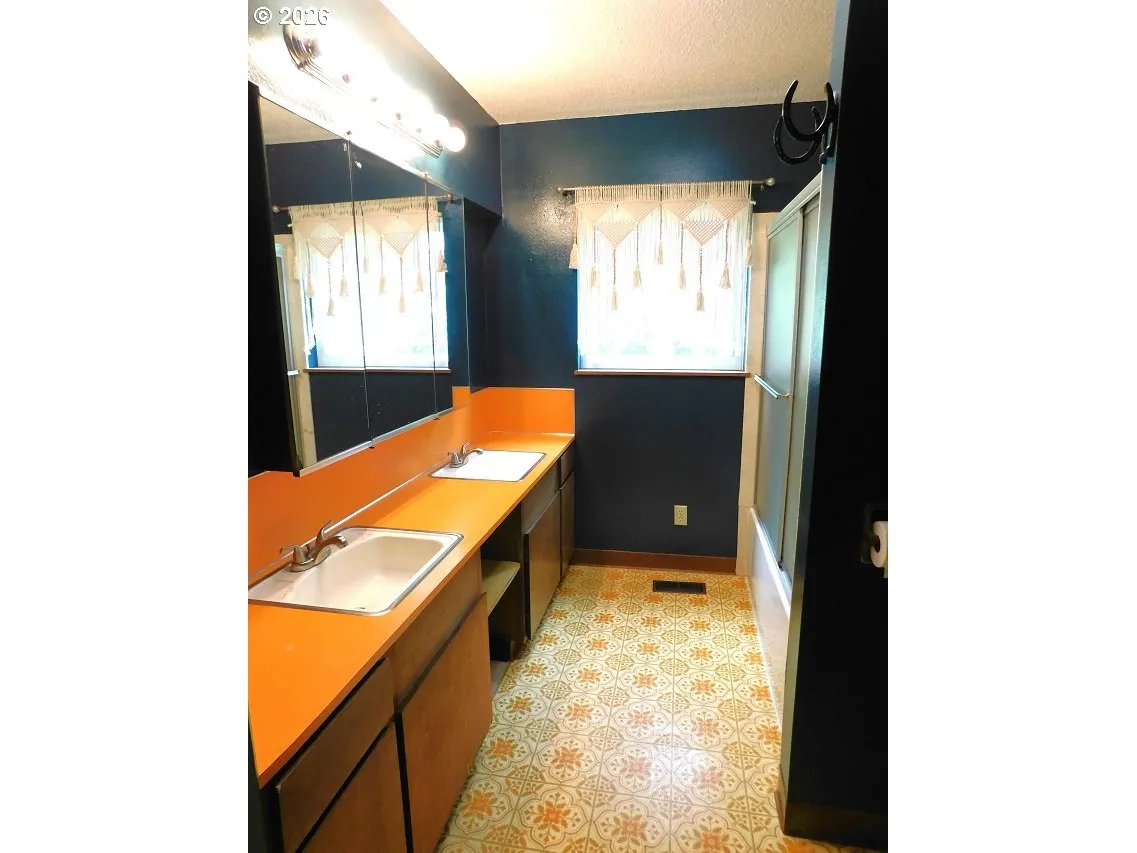 Bathroom-Double Sinks