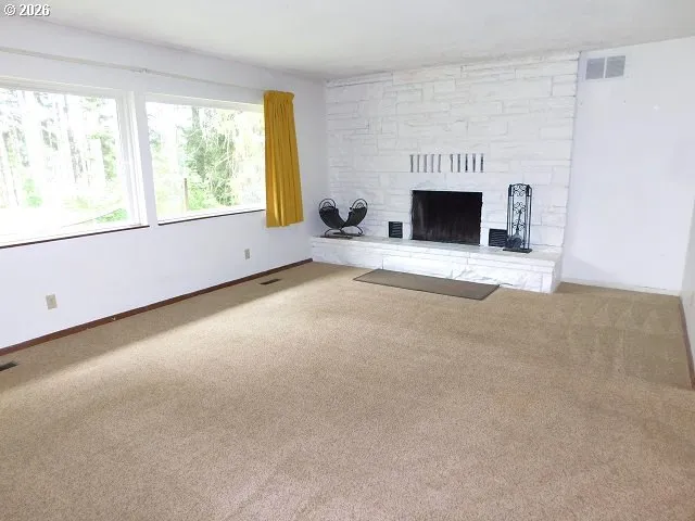 Living Room-Fireplace