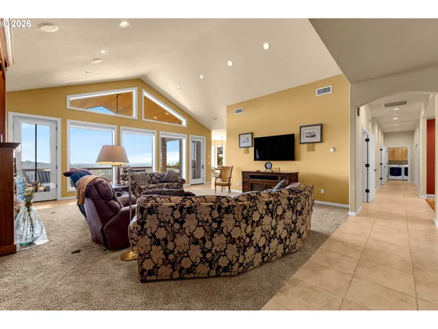 Living Room-Vaulted Ceilings