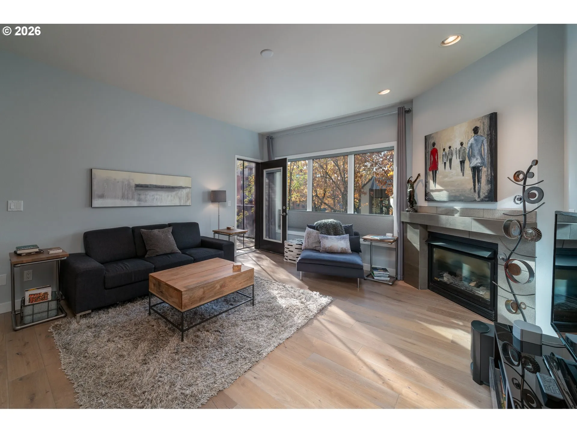 Living Room-Fireplace