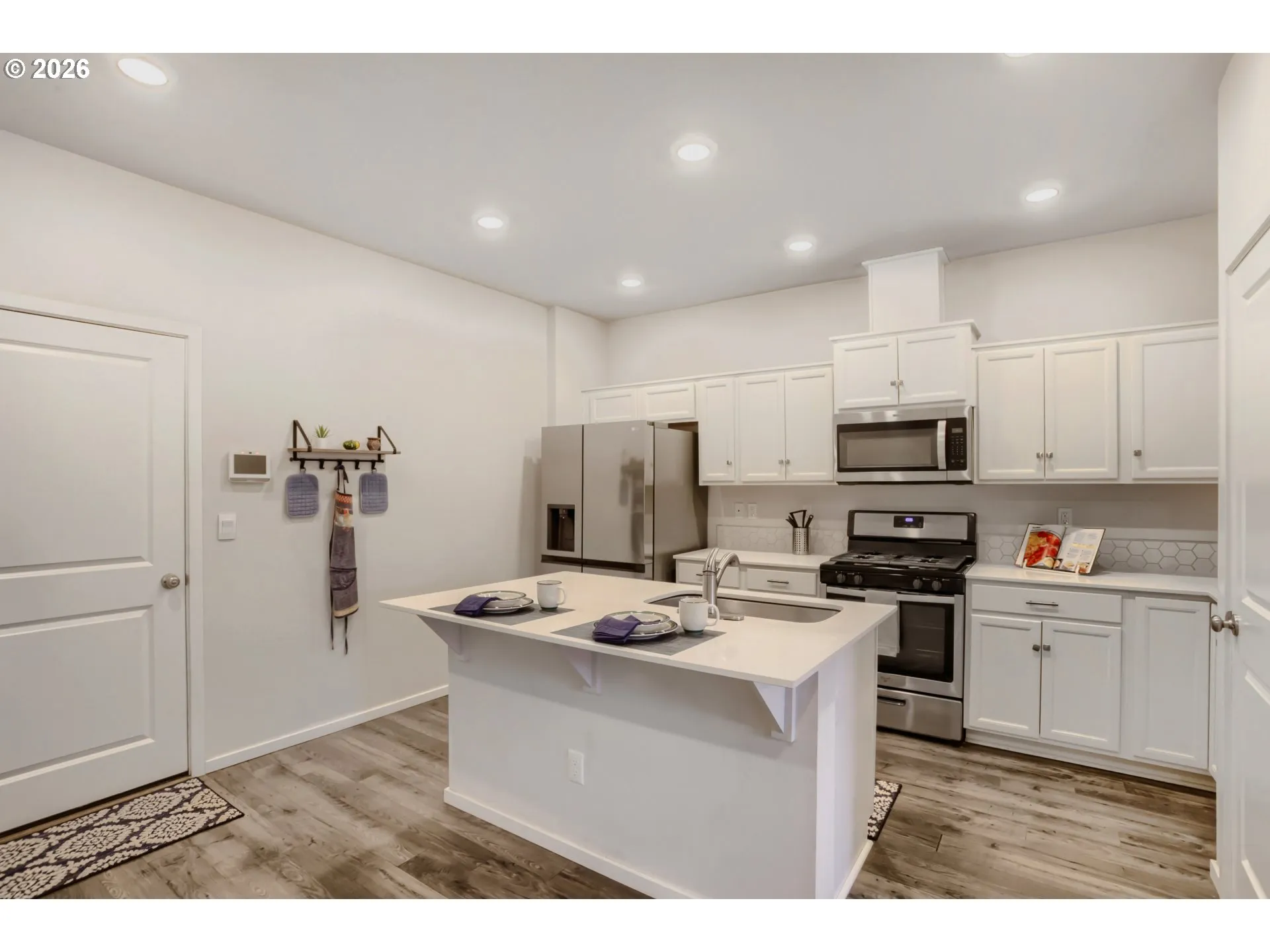 Kitchen-Breakfast Bar