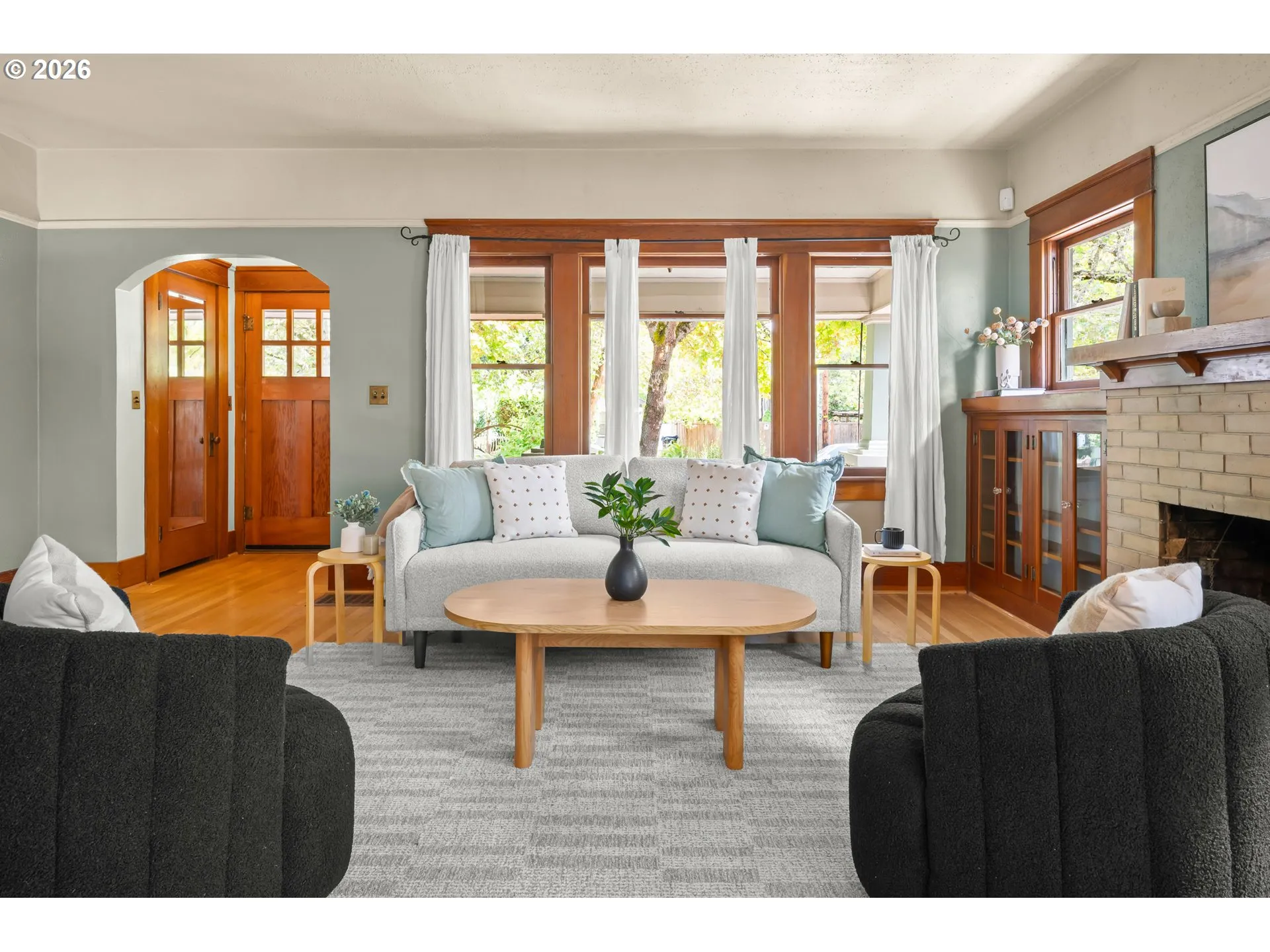 Living Room/Entrance
