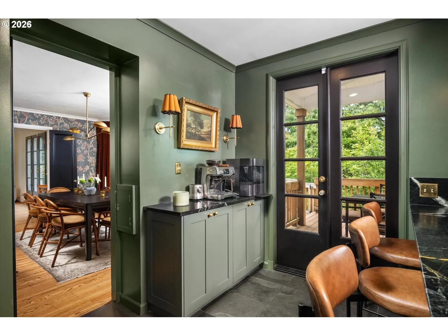 Kitchen-Breakfast Bar