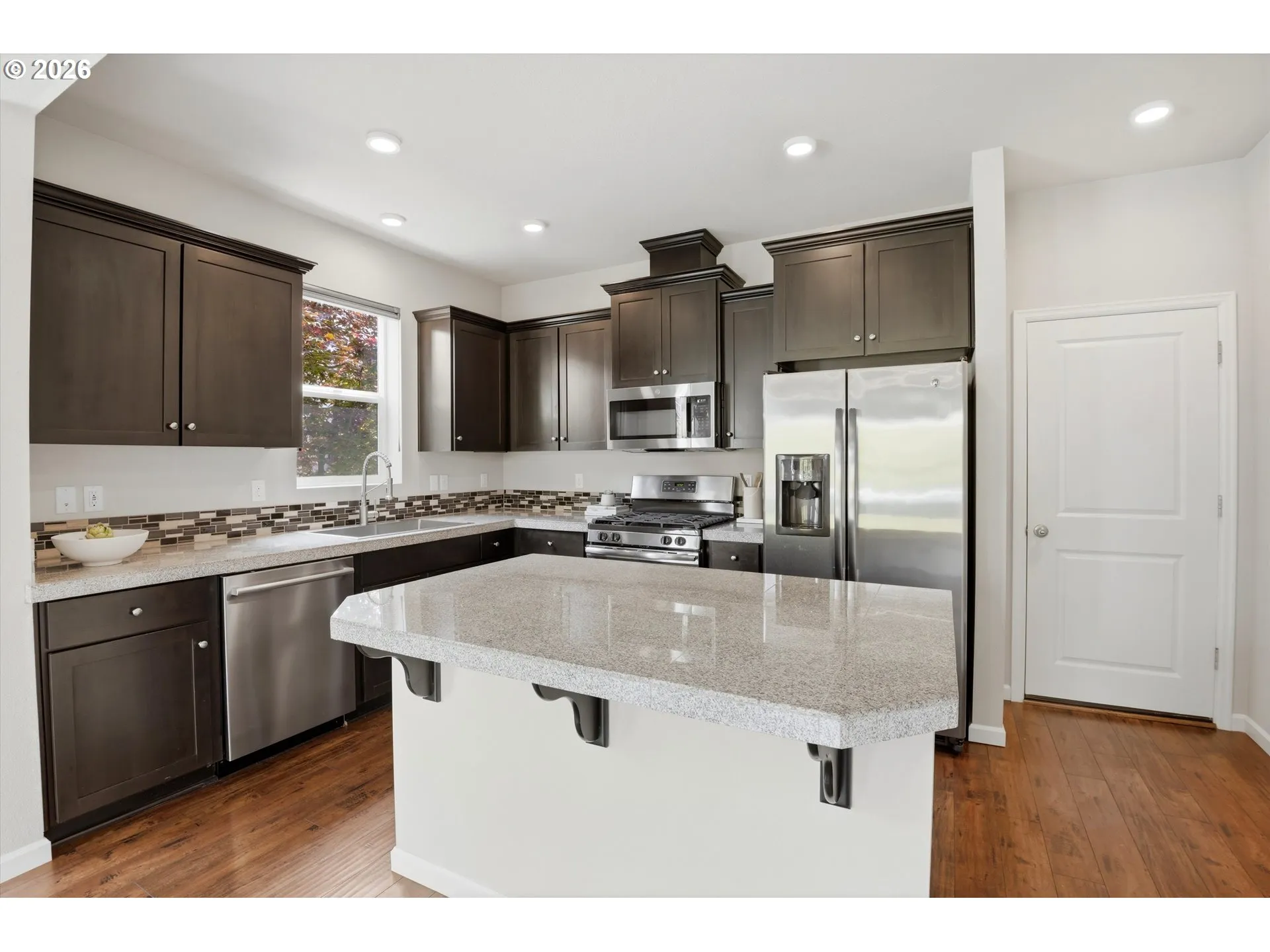 Kitchen-Breakfast Bar