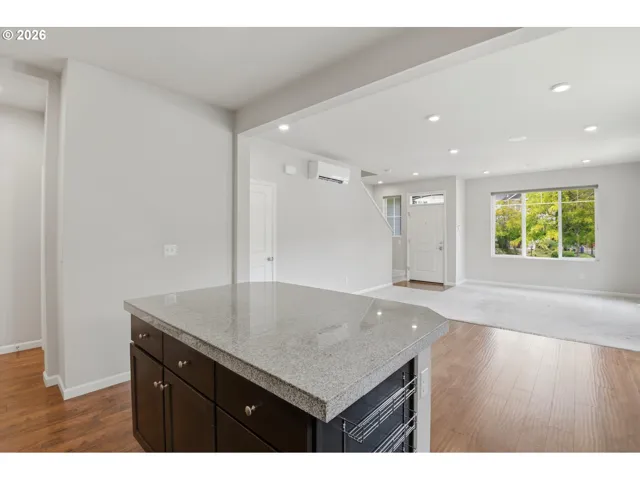 Kitchen-Breakfast Bar