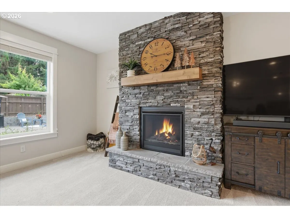 Living Room-Fireplace