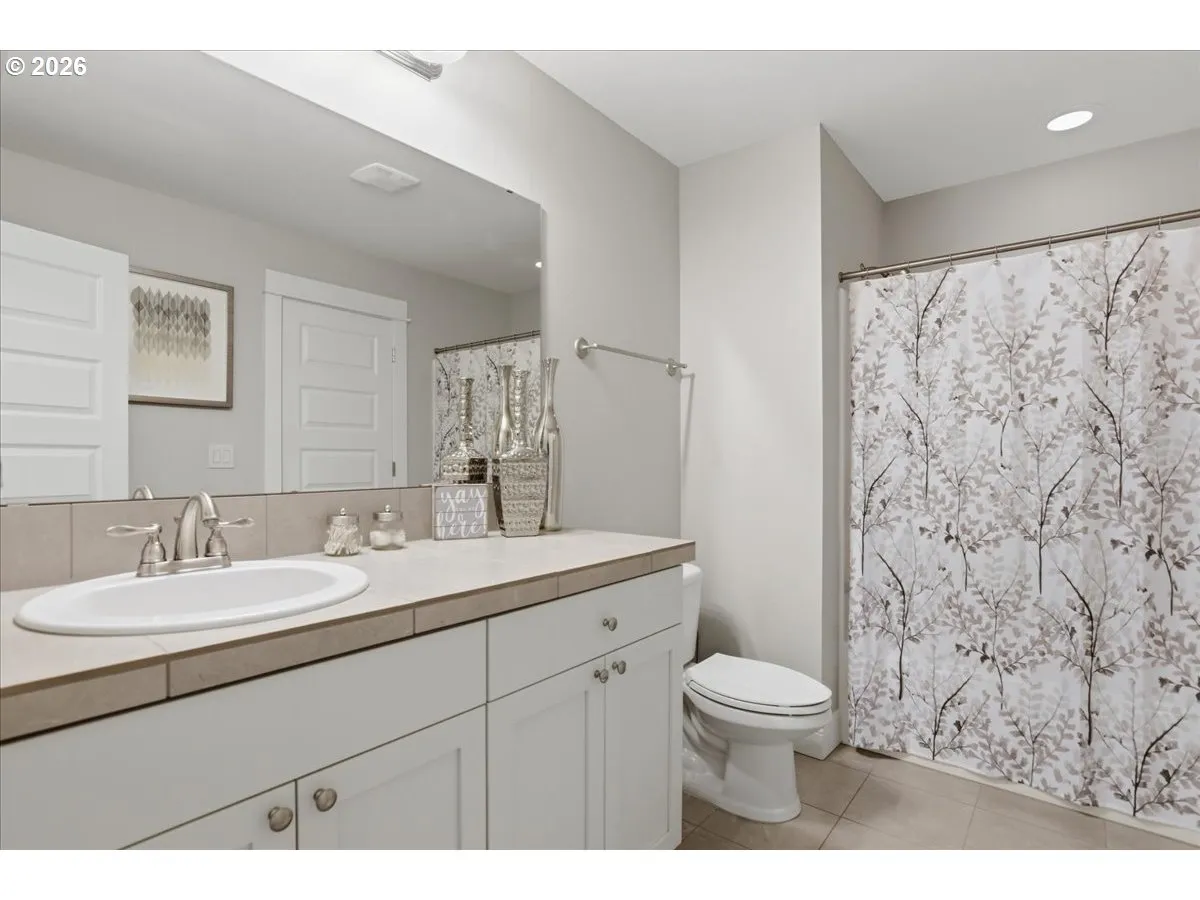 Bathroom-Upper