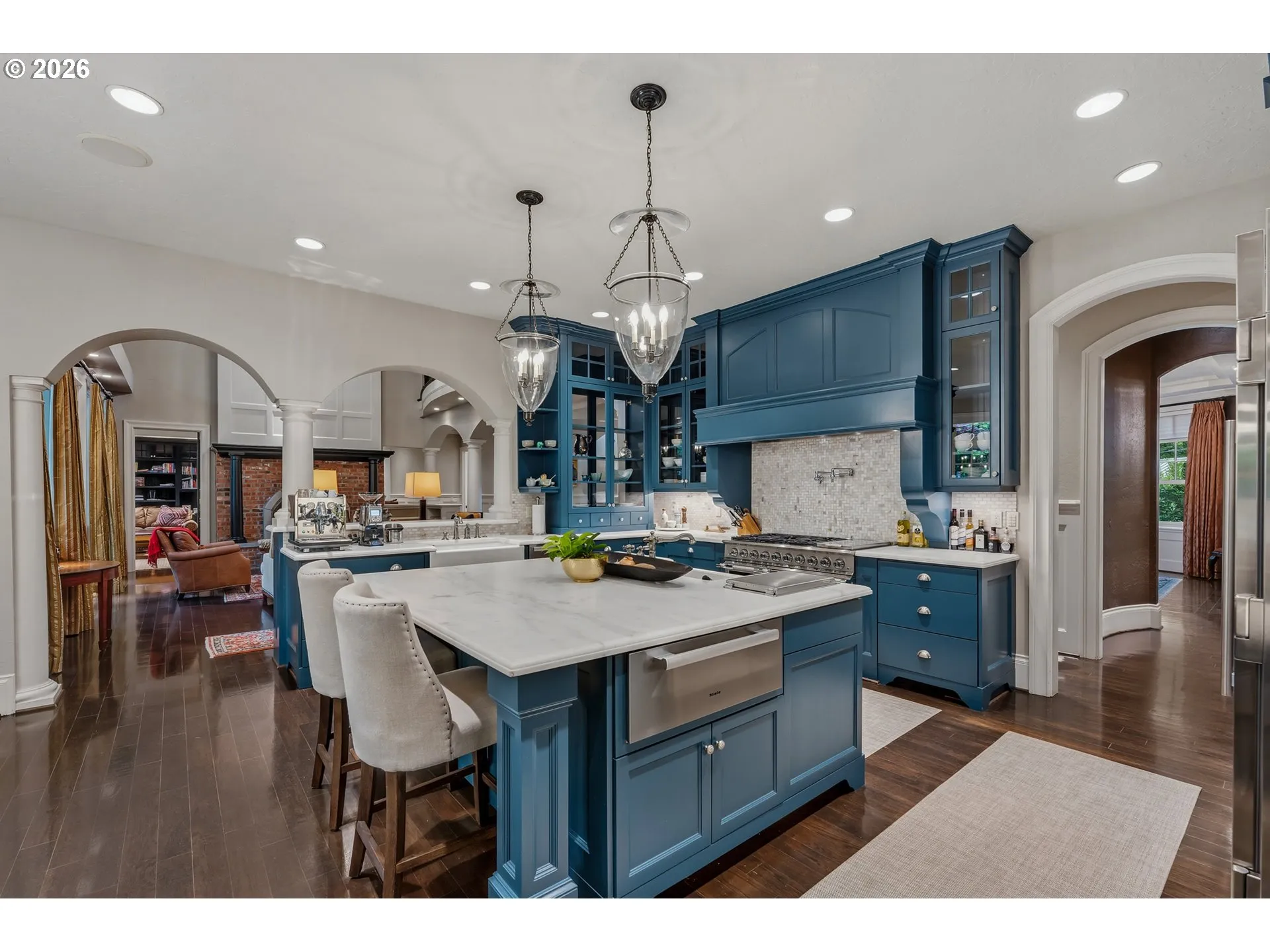 Kitchen-Breakfast Bar
