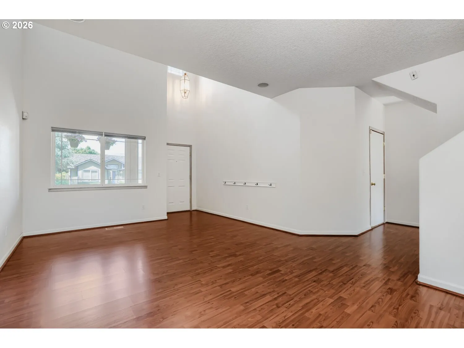 Living Room/Entrance