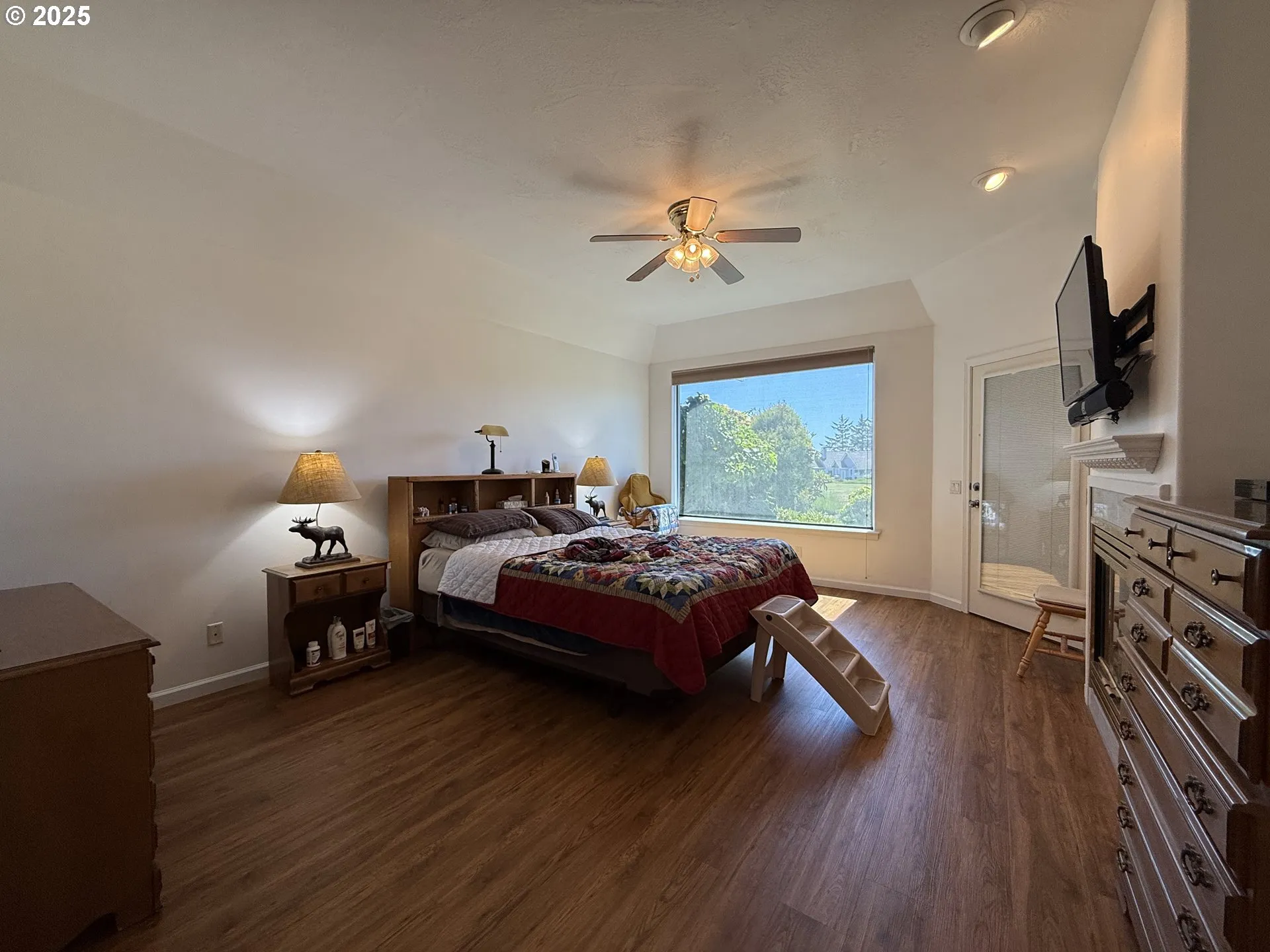 Bedroom, Primary