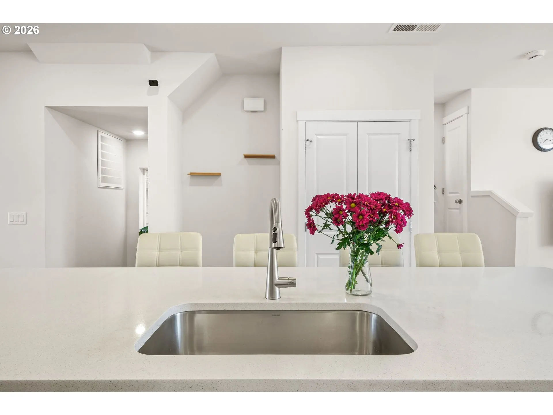 Kitchen-Breakfast Bar
