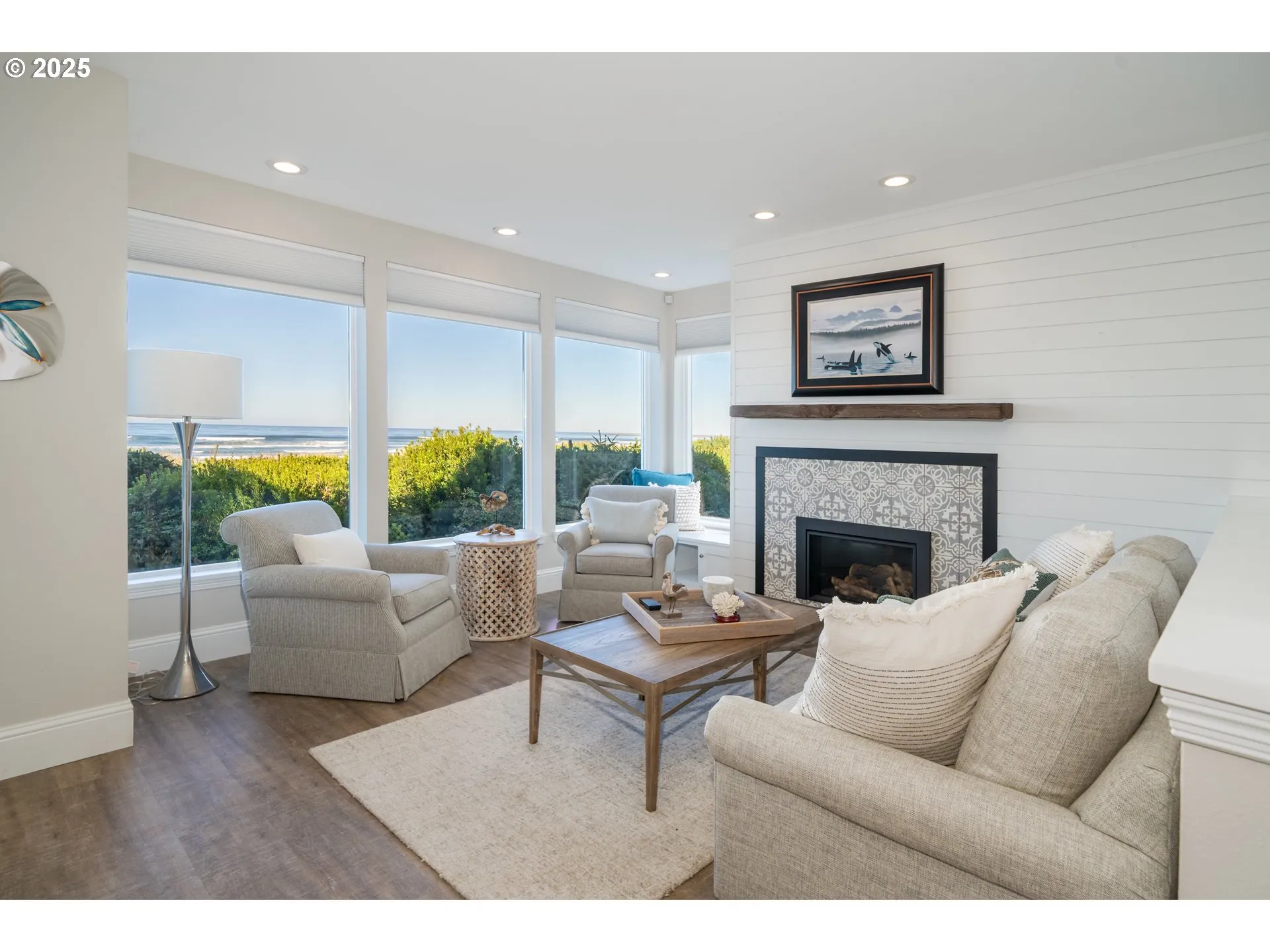 Living Room-Fireplace